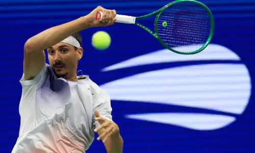Alexander Zverev wins wild five-setter; Rybakina, Gauff advance at US Open Alexander Zverev wins wild five-setter; Rybakina, Gauff advance at US Open