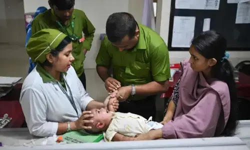 Bangladesh hospital wards crowded as measles toll nears grim 1,000-child mark Bangladesh hospital wards crowded as measles toll nears grim 1,000-child mark