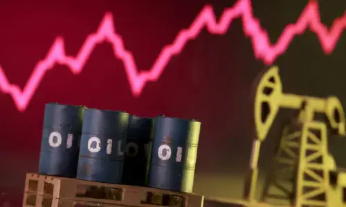 Why has oil stayed below $100 a barrel despite supply disruptions amid US-Iran escalation?