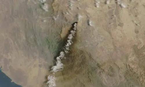 Riyadh hits back after Houthis blitz oil facilities