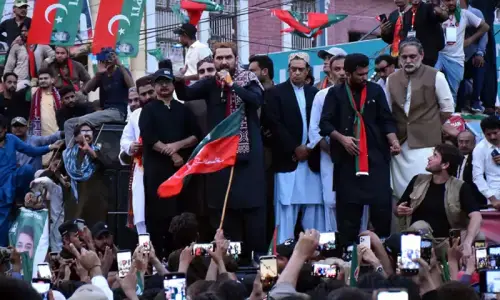 PTI lashes out at PPP govt for &lsquo;obstructing&rsquo; CM Afridi&rsquo;s Sindh visit