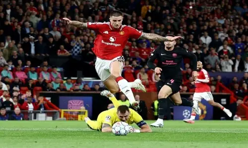 Manchester United, Bayern Munich cruise as Como make dream Champions League start Manchester United, Bayern Munich cruise as Como make dream Champions League start