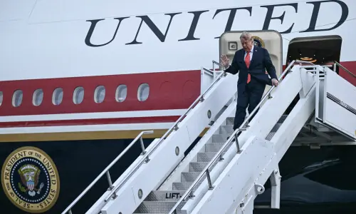 Trump arrives in Ireland to meet leaders before attending golf tournament Trump arrives in Ireland to meet leaders before attending golf tournament