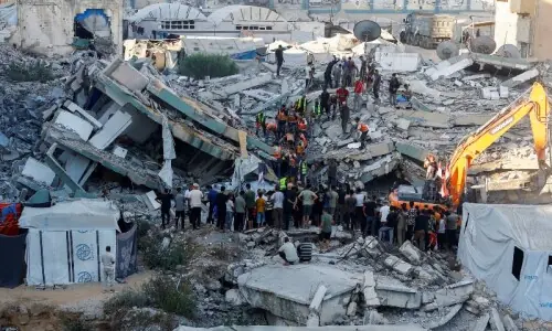 Bombed-out Gaza apartment block collapse leaves 20 dead, many missing Bombed-out Gaza apartment block collapse leaves 20 dead, many missing