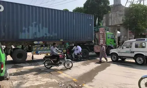 Security tightened at Attock crossings ahead of PTI march