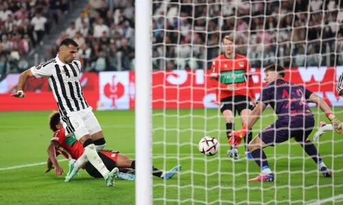 Juventus and Crystal Palace cruise to Europa League wins, Bournemouth beat Real Sociedad Juventus and Crystal Palace cruise to Europa League wins, Bournemouth beat Real Sociedad