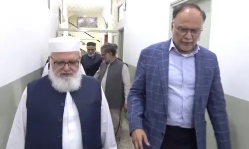 Govt, JI talks end inconclusively as Islamabad seeks delay in long march over security threats