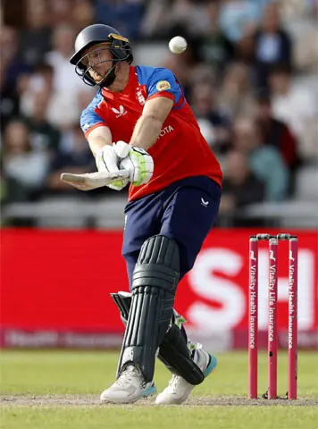 England complete T20 sweep over SL, regain top spot
