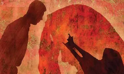 Newly married woman shot dead &lsquo;over honour&rsquo; in Orangi Town