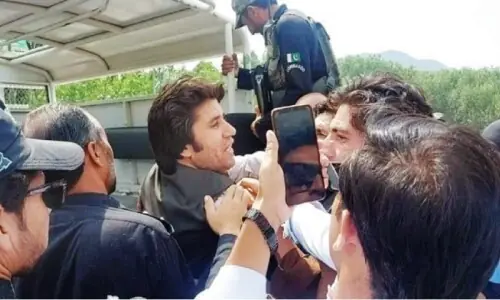 Over 40 PTI workers arrested in Rawalpindi Over 40 PTI workers arrested in Rawalpindi