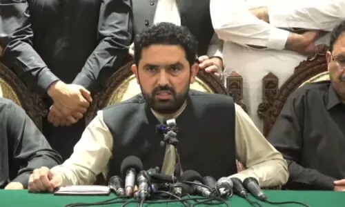 PTI postpones Islamabad long march to Oct 4 PTI postpones Islamabad long march to Oct 4