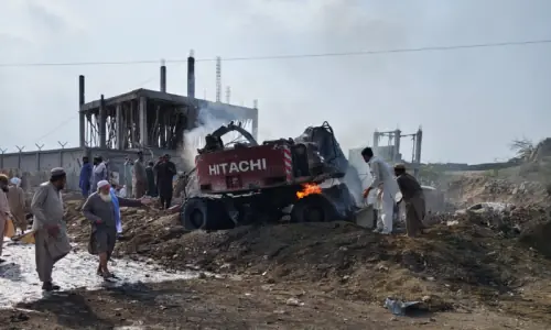 Suicide blast targeting DI Khan checkpost claims 12 lives, injures 30 Suicide blast targeting DI Khan checkpost claims 12 lives, injures 30