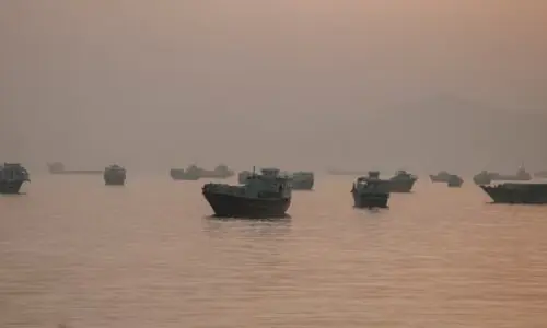 US, Iran may return to table within days over Hormuz US, Iran may return to table within days over Hormuz