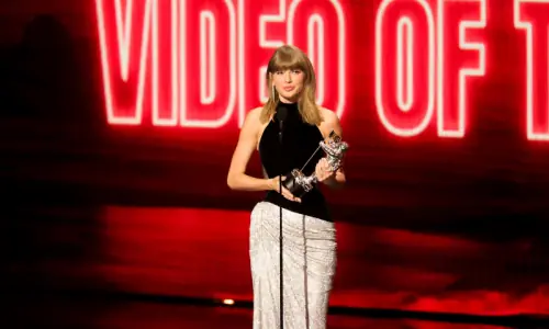 Taylor Swift sets record for most VMA wins