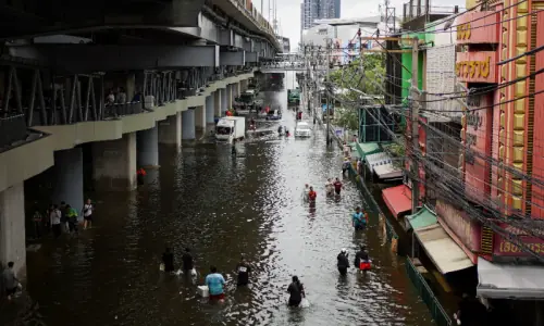 Thousands huddle in Bangkok shelters as Thai flood damages seen at $320m