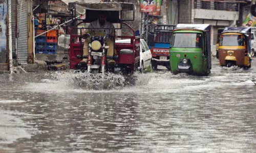 Heavy rain brings relief from heat in twin cities Heavy rain brings relief from heat in twin cities