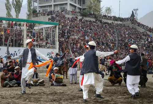 Chitral team lifts polo trophy
