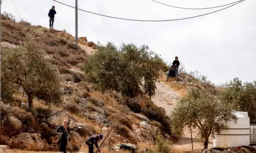100 settlers attack West Bank village, drawing rare censure from Netanyahu