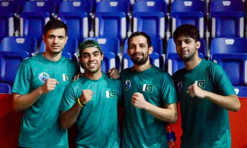 Pakistan men&rsquo;s squash team seal bronze and semi-final spot as women's campaign ends