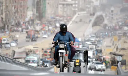 Sharjeel says efforts on to restore traffic flow on University Road Sharjeel says efforts on to restore traffic flow on University Road