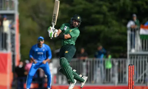 Asian Games final: Pakistan struggle to 39-2 in powerplay after India post 211