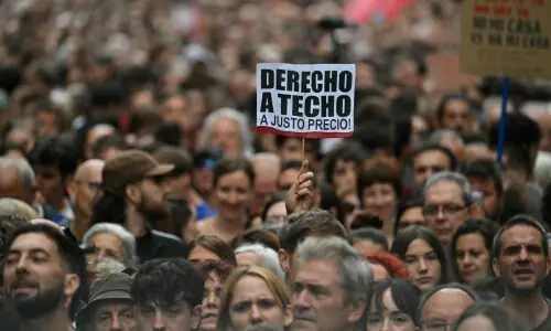 Protests over housing flare in Spain after relief measures rejected Protests over housing flare in Spain after relief measures rejected