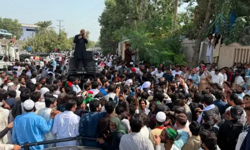 Long march: PTI's convoy departs from DI Khan Long march: PTI's convoy departs from DI Khan