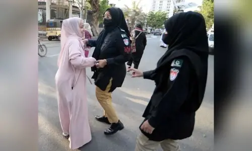 Authorities break up several PTI protests in Karachi