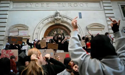 Hundreds of French high schools shut as protests persist Hundreds of French high schools shut as protests persist