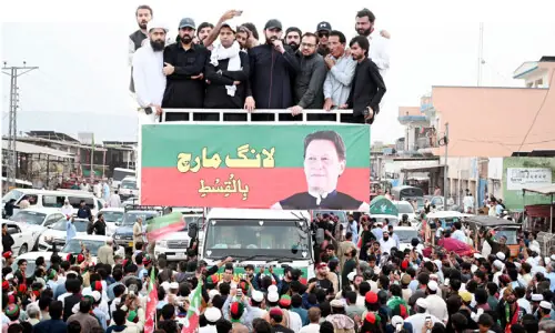 PTI protest march reaches Kohat on second day PTI protest march reaches Kohat on second day