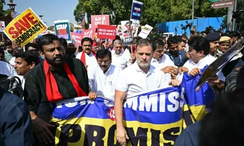 India opposition leader Rahul Gandhi briefly detained during protest seeking election chief&rsquo;s resignation
