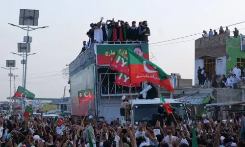 JUI-F urges govt to let PTI protest JUI-F urges govt to let PTI protest
