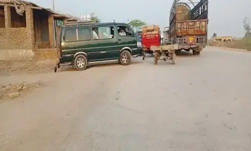 Protest of Dera's tehsil municipal administration employees enters second day