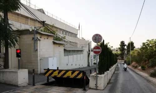 Israel drastically reduces British diplomatic presence in Jerusalem, announces closure of consulate
