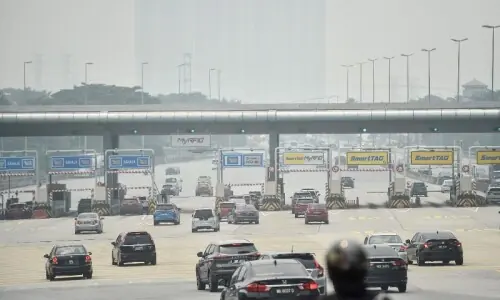 Malaysia closes schools in capital, parts of country due to haze