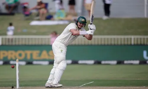 Record-breaking Renshaw puts Australia on top in Durban