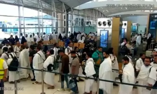 Closure of Riyadh airport extended after deadly Houthi strikes Closure of Riyadh airport extended after deadly Houthi strikes