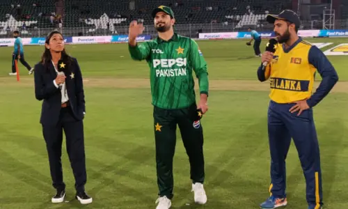 Pakistan make four changes for third T20I as Sri Lanka win toss, elect to bowl first