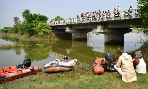 India festival boat capsize kills 13 children