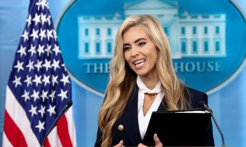 Trump&rsquo;s new press secretary faces scrutiny over credentials
