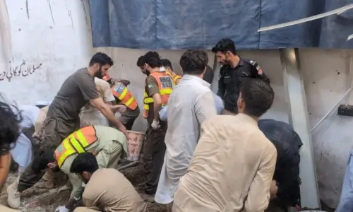 At least 10 children injured as school roof collapses in Peshawar: Rescue 1122 At least 10 children injured as school roof collapses in Peshawar: Rescue 1122