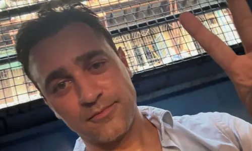 Mumbai police asks actor Imran Khan to leave India by Oct 28