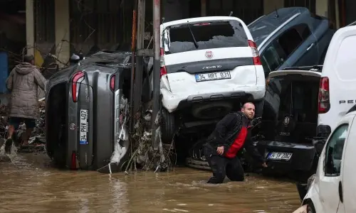 3 dead as Istanbul sees heaviest rainfall in 80 years