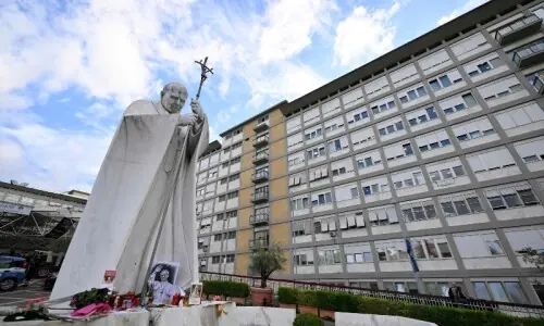 Pope to return to Vatican after cancer surgery