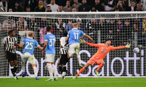 Lazio crush Juve to keep pace with Serie A leaders Inter Lazio crush Juve to keep pace with Serie A leaders Inter