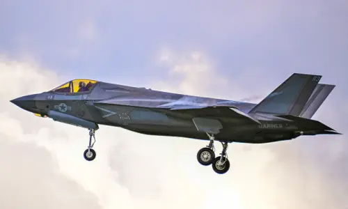 Lockheed, US Pentagon strike initial deal to produce 850 F-35 jets