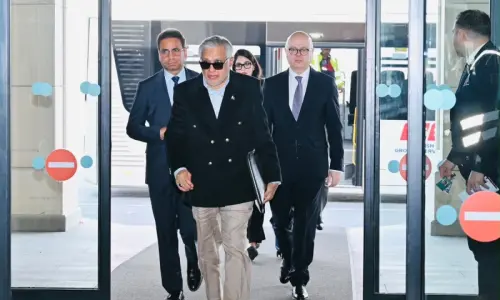 DPM Dar arrives in Istanbul ahead of R-4 bloc, European diplomats&rsquo; meetings