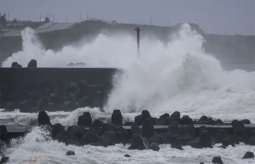 Taiwan warns of &lsquo;destructive winds&rsquo; as typhoon batters island