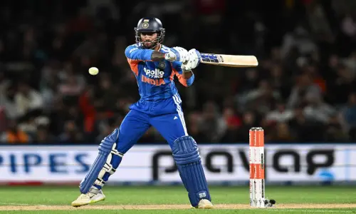 Late India charge seals thrilling second T20 win over New Zealand