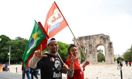 Brazil chooses between Lula and Bolsonaro in nail-biter vote Brazil chooses between Lula and Bolsonaro in nail-biter vote